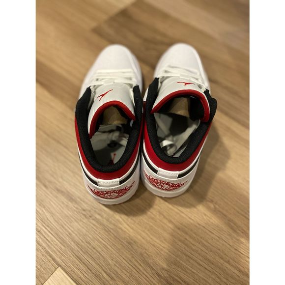 Jordan 1 Low White University Red Black Men size 10 553558-118 New - Picture 4 of 8